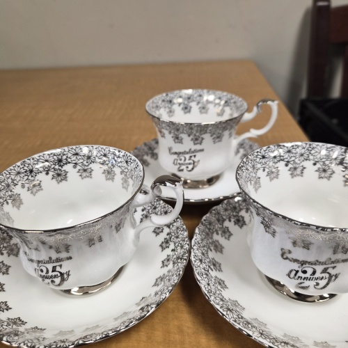 bin2 DK Vintage 1970's Royal Albert England "25th Anniversary" Bone China Tea set