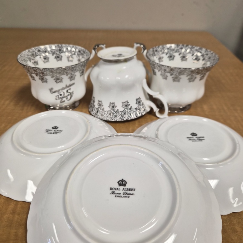 bin2 DK Vintage 1970's Royal Albert England "25th Anniversary" Bone China Tea set