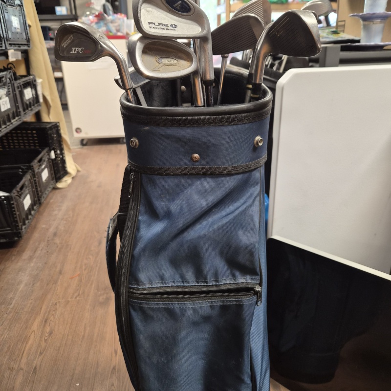LG5 DK Fantom Blue Golf Bag with Clubs (est value $196-$405 used)