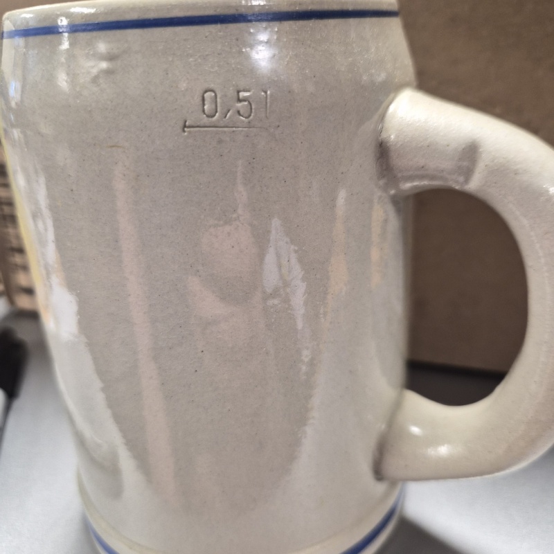 bin57 DK vintage Pschorr-Bräu Animator stein from Munich *wrapped*