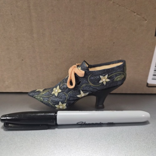 binS DK 1999 "Just the Right Shoe" "Versailles" miniature shoe *wrapped*