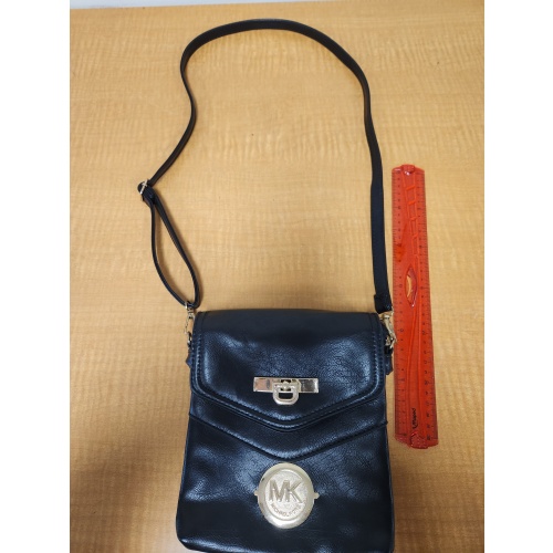 Bin 85 vc Michael Kors cross body purse