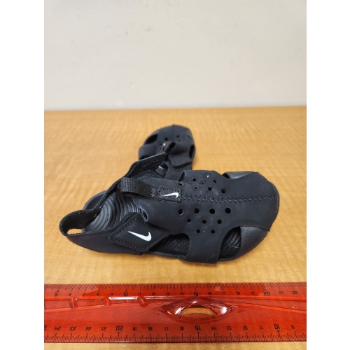 Bin57 DK Kids Nike Sandals Black size 8C