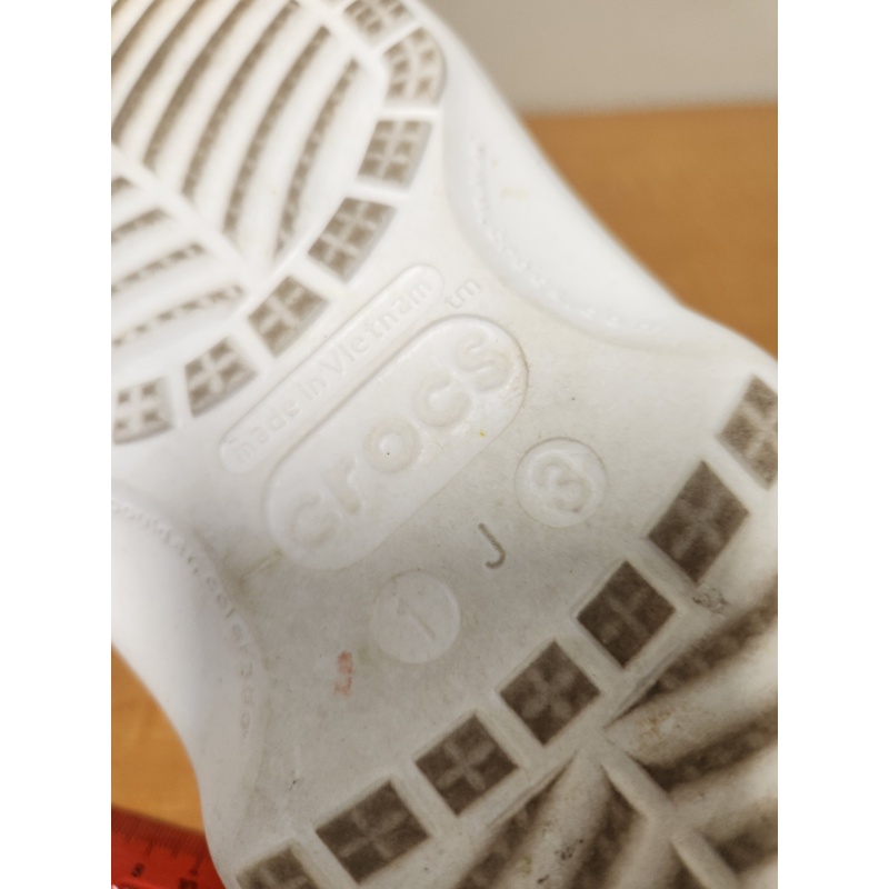 Bin 42 VC kids Crocs size 3