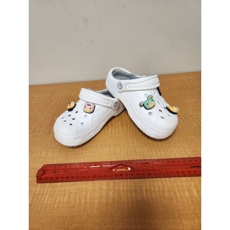 Bin 42 VC kids Crocs size 3