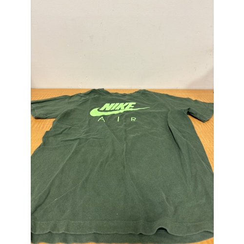 Bin15 ts Nike boys large green t shirt