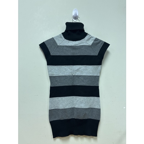 Bin55 DK heart n crush women’s medium grey/black top