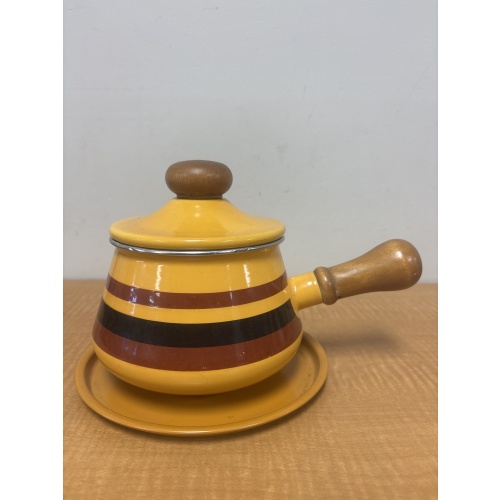 LG6 ts vintage Levcoware enamel fondue pot (appears to be either from the 1960s or 1970s)