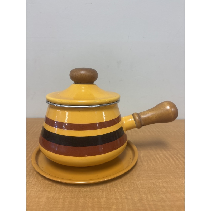 LG6 ts vintage Levcoware enamel fondue pot (appears to be either from the 1960s or 1970s)