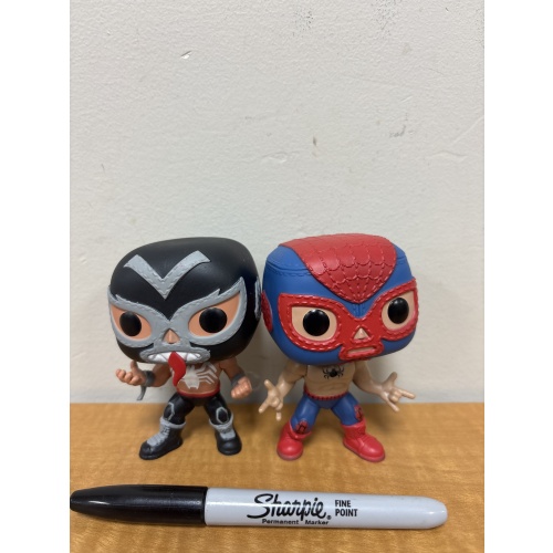 Bin45 ts FUNKO pop Spider-Man and Venom