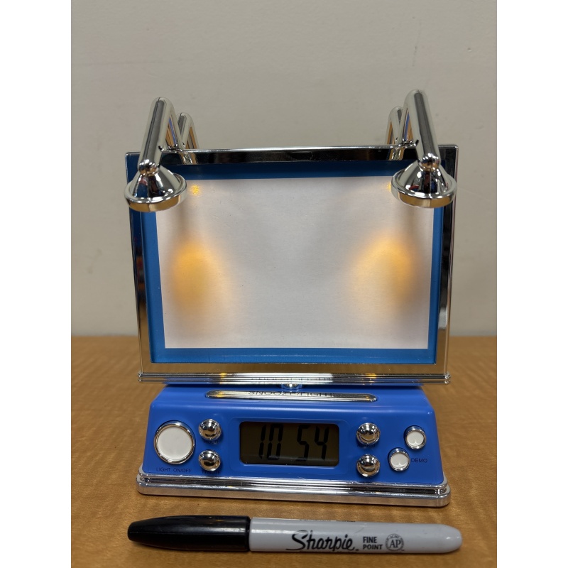 Bin79 ts Alarm clock with illuminated photo slot