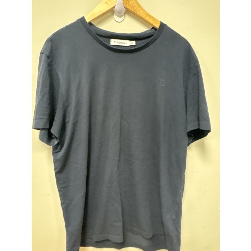Bin41 ts Calvin Klein men’s large navy t shirt