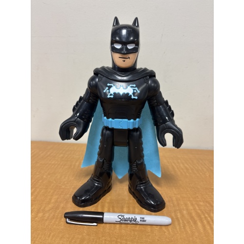 Bin16 ts Batman figure