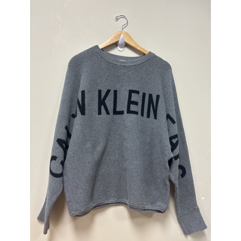 Bin16 ts Calvin Klein men’s medium grey sweater