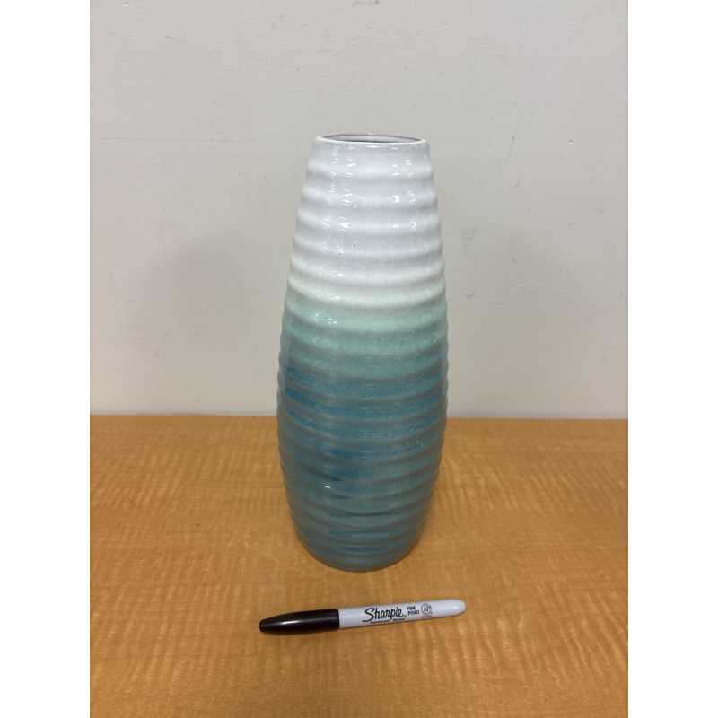 LG7 ts Vase