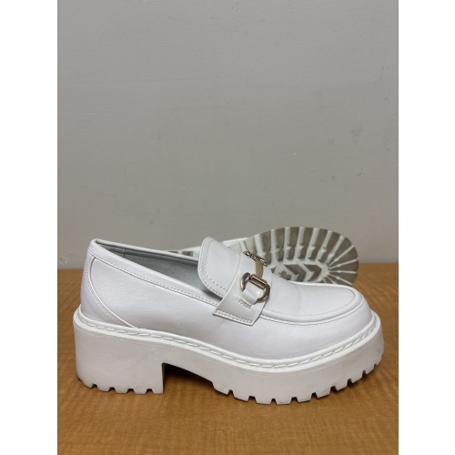 Bin74 ts Steve Madden women’s 38 (7.5) cream coloured shoes