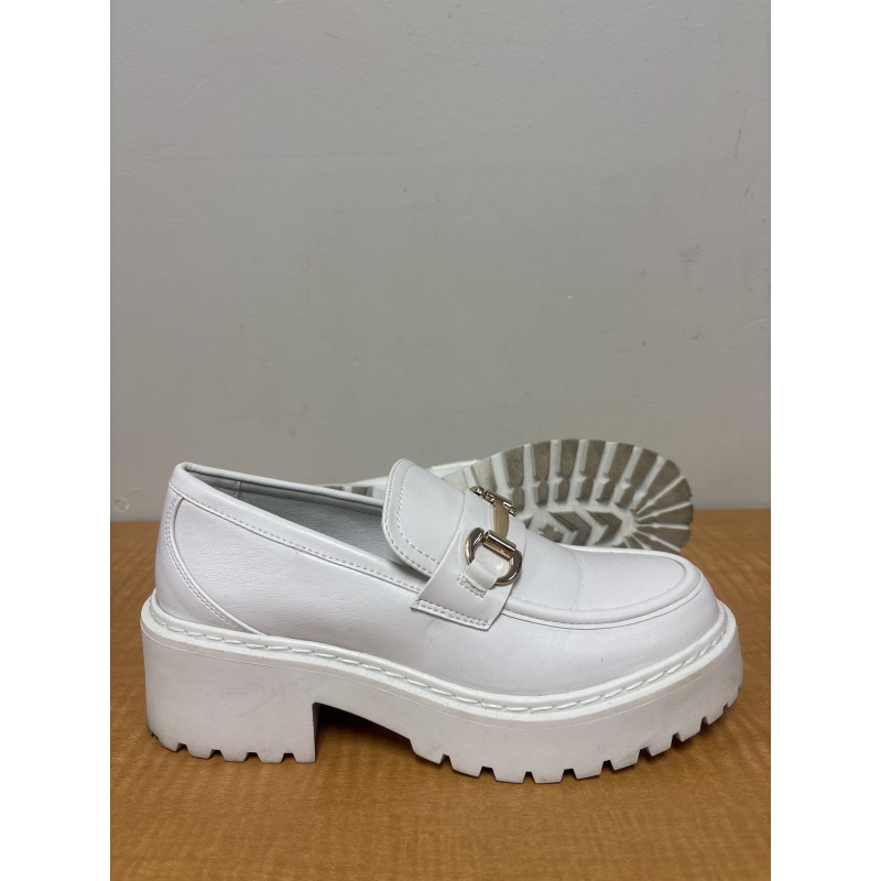 Bin74 ts Steve Madden women’s 38 (7.5) cream coloured shoes