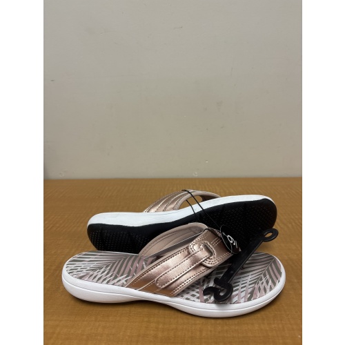 Bin64 ts Women’s 9 rose gold/white sandals new