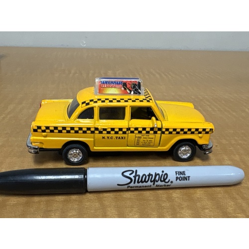 BinS ts NYC taxi die cast