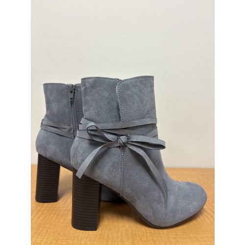 Bin13 ts Christian Siriano women’s 7 grey boots