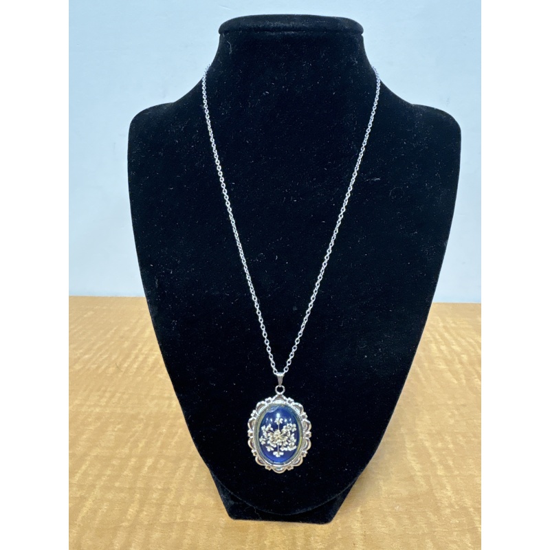 BinJ ts silver coloured necklace with blue/flower pendant