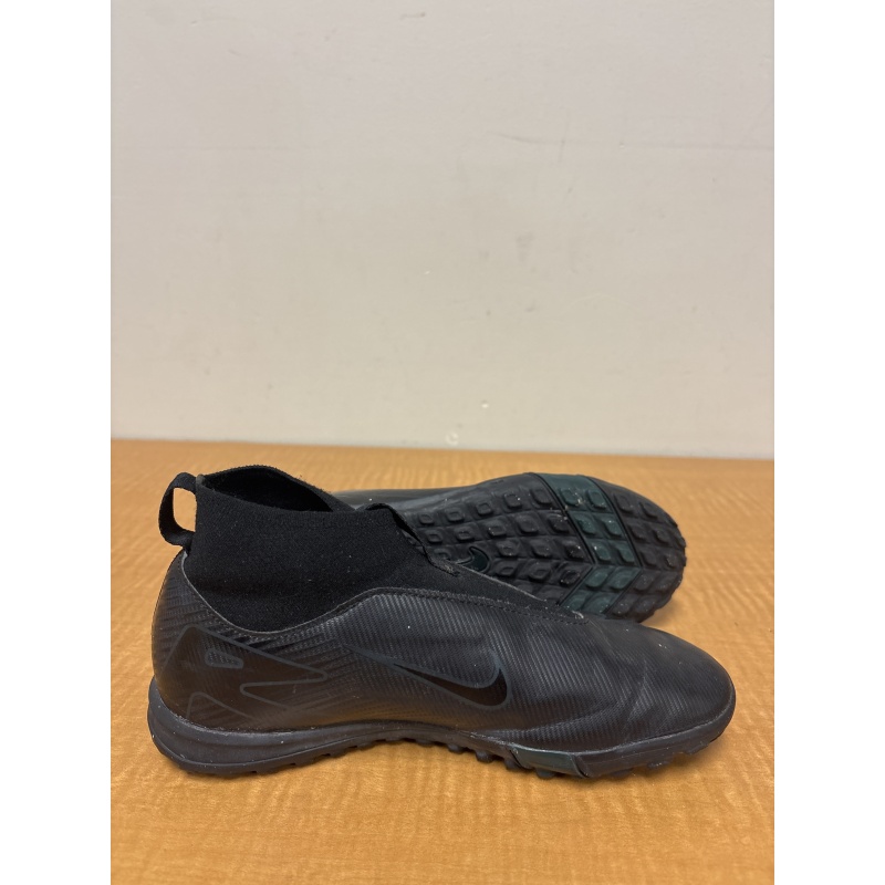Bin5 DK Nike 4Y black shoes