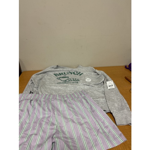 Bin88 ts Women’s large grey/green/pink two piece set new