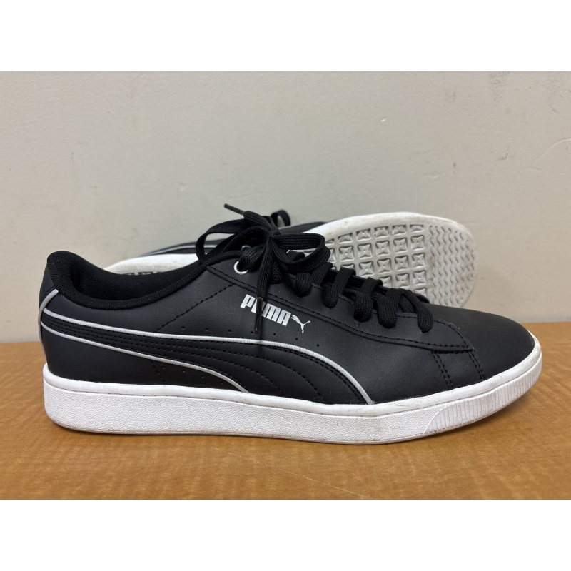 Bin46 ts Puma women’s 10 black shoes in great condition