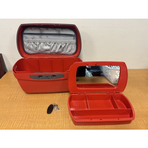 LG6 ts Red vanity case with keys