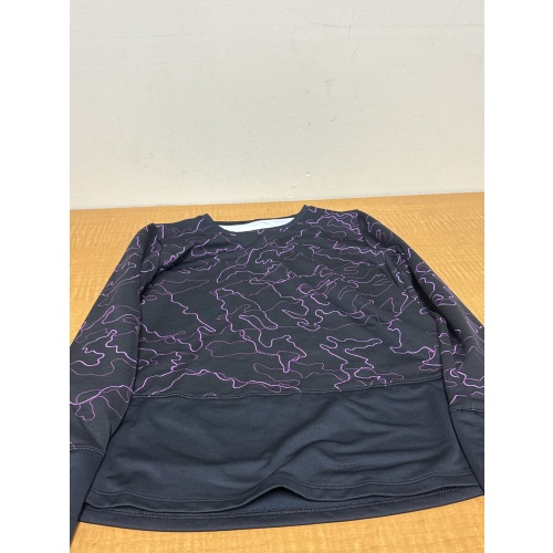 Bin42 ts Underarmour youth XL fitted black with purple shirt