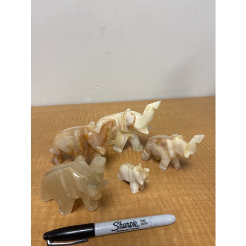 Bin48 ts Vintage onyx elephant figures (wrapped in bag)
