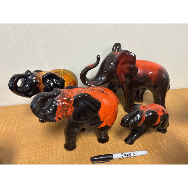 LG3  ts Vintage ceramic elephant figures made in Canada circa 1960s (in box)