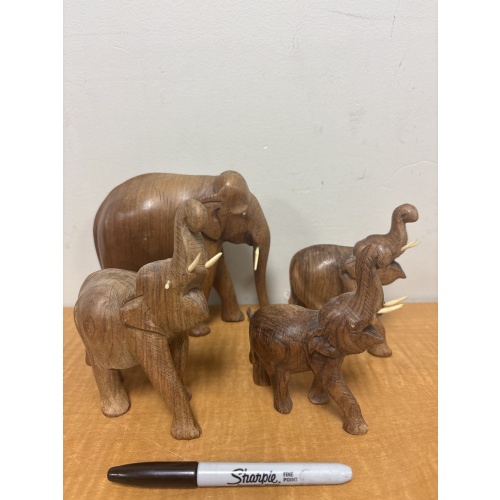 Bin51 ts Set of four hand carved wooden elephant figures (in bag)