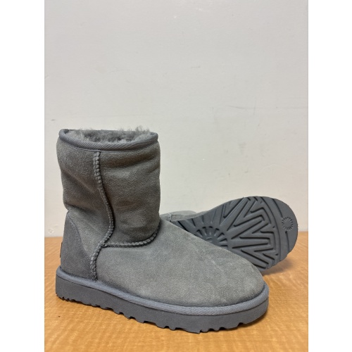 Bin95 ts Uggs women’s 5 grey boots appear new