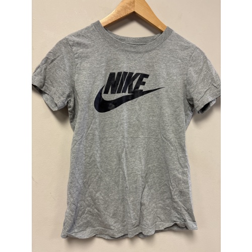 Bin74 ts Nike women’s XS grey t shirt
