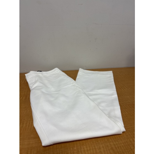 Bin40 ts Club Monaco women’s 6 white pants
