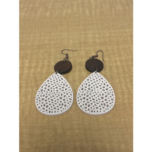 BinJ2 ts Wooden teardrop earrings