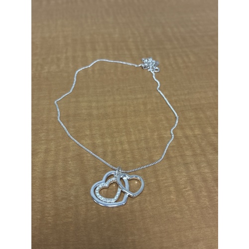 BinJ2 ts Silver coloured necklace with heart pendants