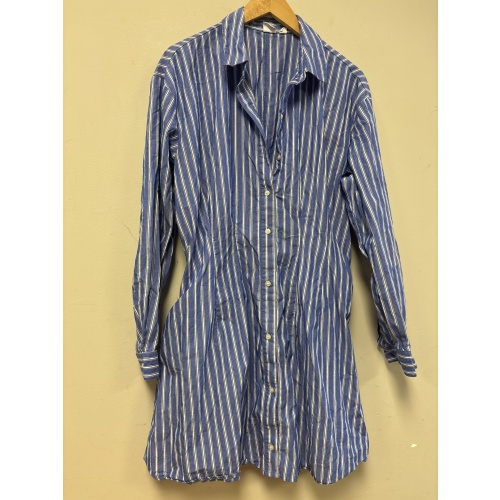 Bin33 ts Gap women’s medium blue with white stripes button up dress