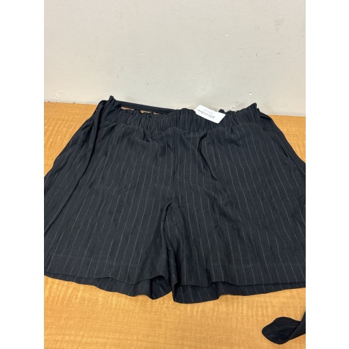 Bin33 ts La Vie en Rose women’s small black shorts new