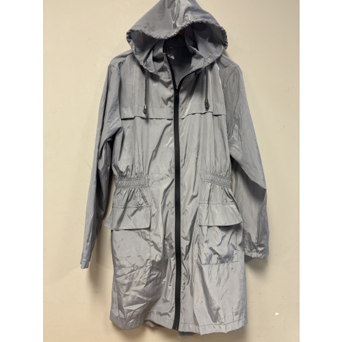 Bin10 ts Lululemon women’s medium grey light jacket- not authentic