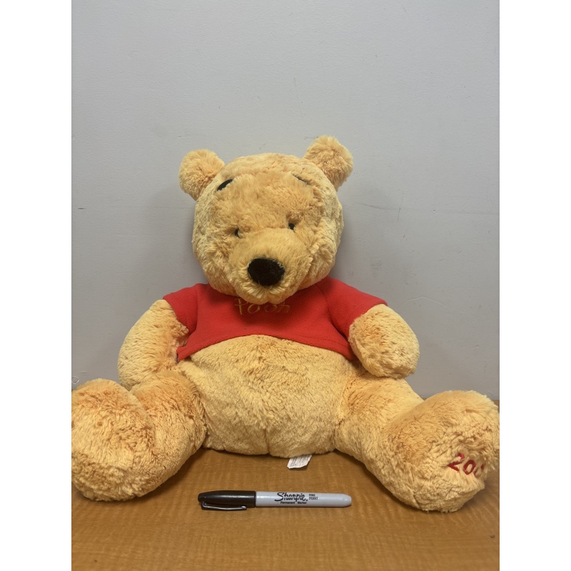 LG7 ts Large Winnie the Pooh 2008 plush (in bag)
