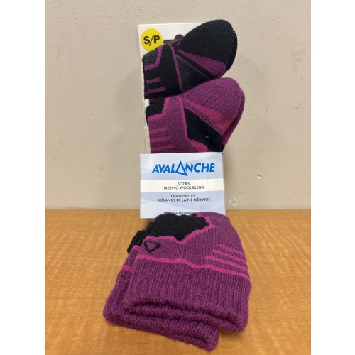 Bin13 ts New Avalanche size small- women’s 6-7, men’s 6-7.5 pink/black socks