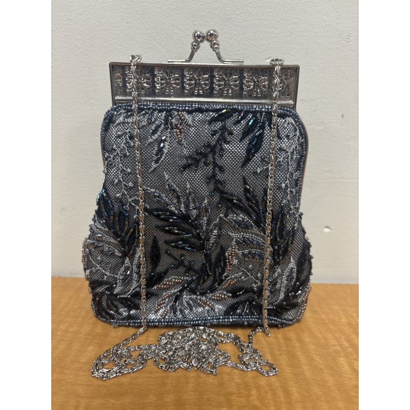 Bin93 ts Viola silver/grey beaded clutch