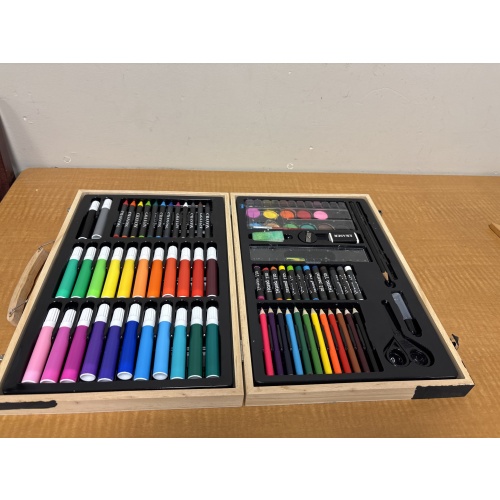 Bin88 ts kids art kit (lightly used, one paint disk missing case painted on)