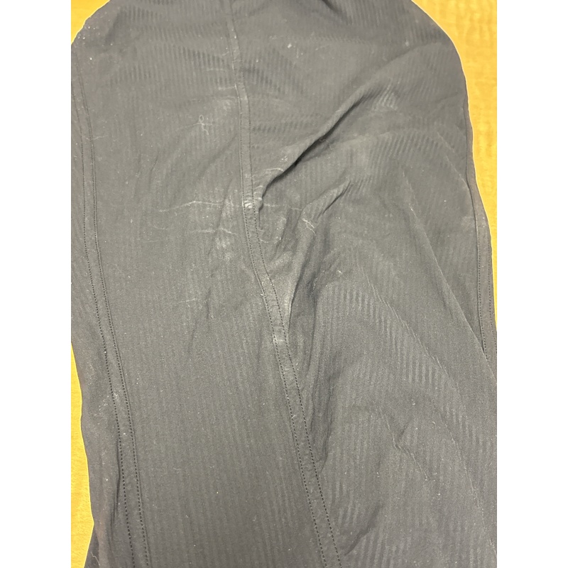 Bin88 ts Lululemon women’s 10 black pants (some marks in second picture)