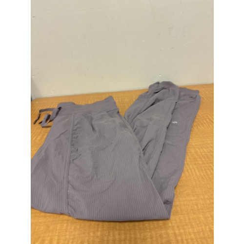 Bin15 ts Lululemon women’s 4 grey pants