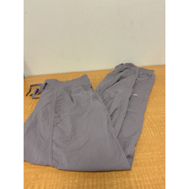 Bin15 ts Lululemon women’s 4 grey pants