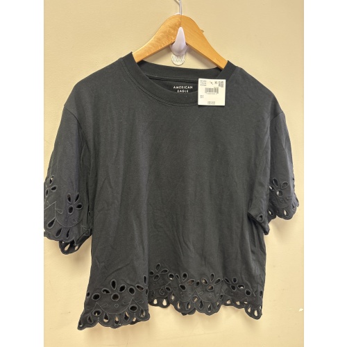 Bin15 ts New AE women’s small black top