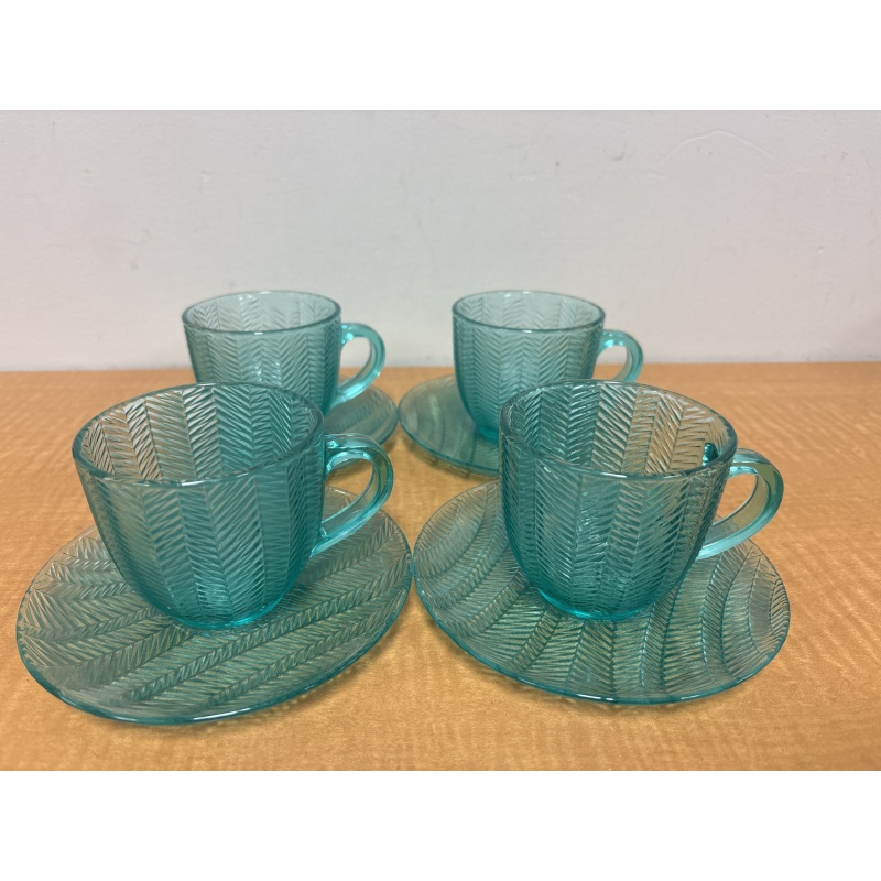LG6 ts 8 piece vintage Arcoroc France cups and saucers (in box)
